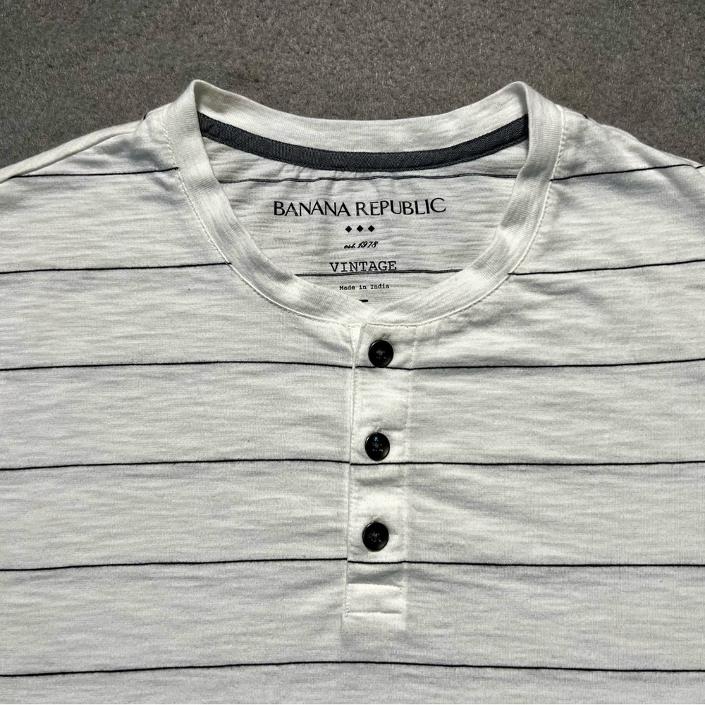 Banana Republic Men’s Large White Striped Henley Shirt 3 Button Casual - Picture 3 of 6